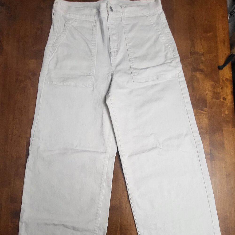 “Gap” ~ Sz 32W ~ White Jeans Excellent Condition